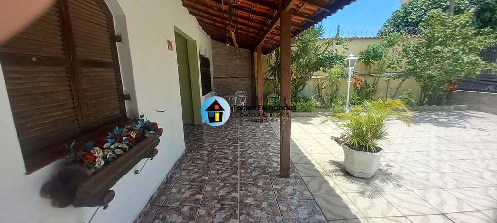 Casa em Mongaguá, no bairro Jardim Marina