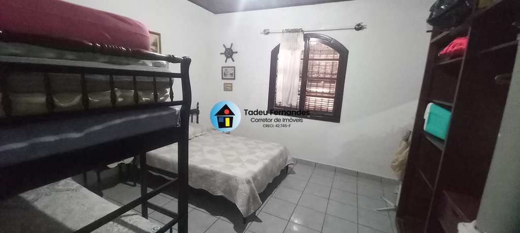 Casa em Mongaguá, no bairro Jardim Marina