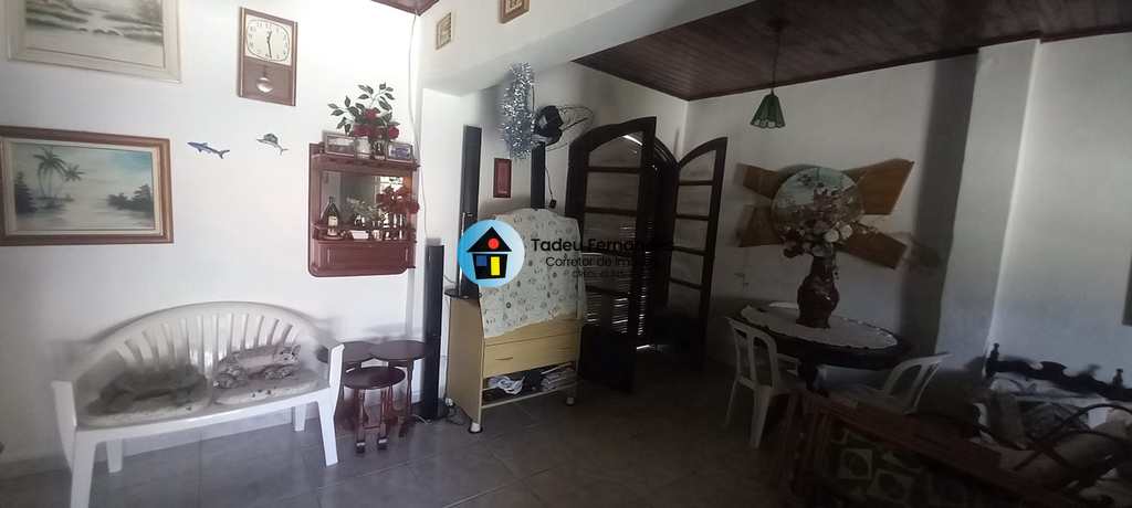 Casa em Mongaguá, no bairro Jardim Marina