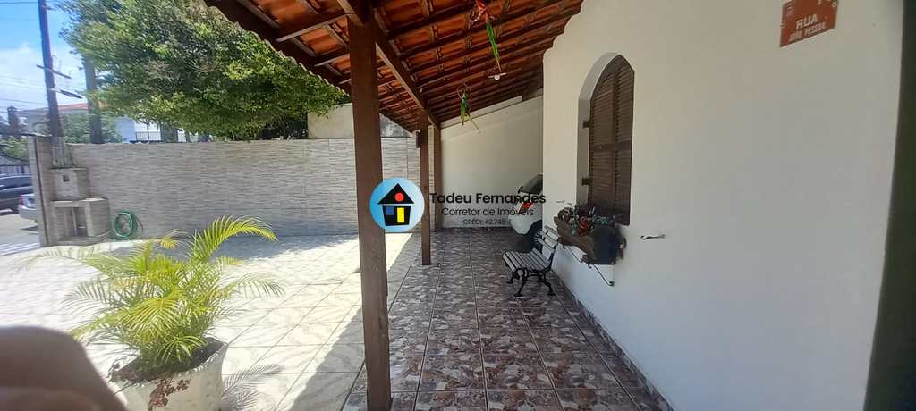 Casa em Mongaguá, no bairro Jardim Marina
