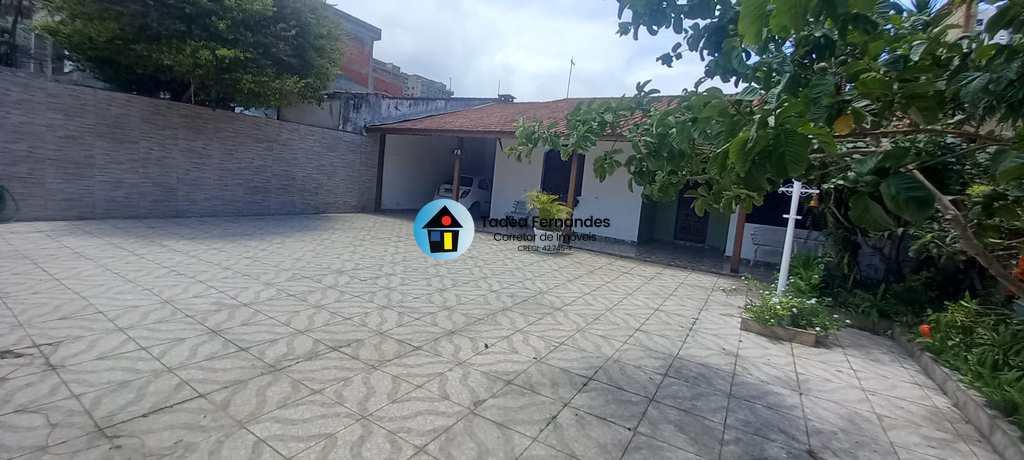 Casa em Mongaguá, no bairro Jardim Marina