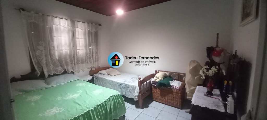 Casa em Mongaguá, no bairro Jardim Marina