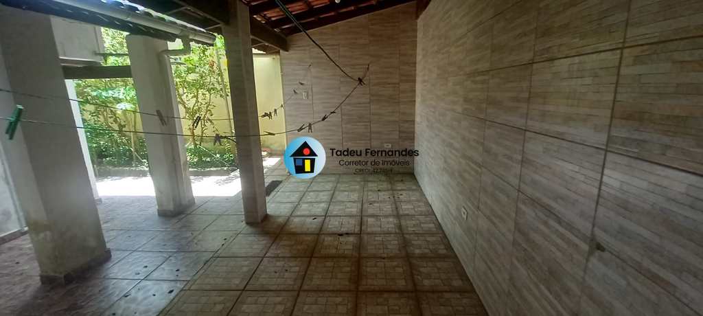 Casa em Mongaguá, no bairro Jardim Marina