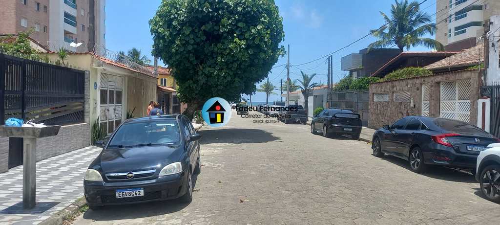 Casa em Mongaguá, no bairro Jardim Marina