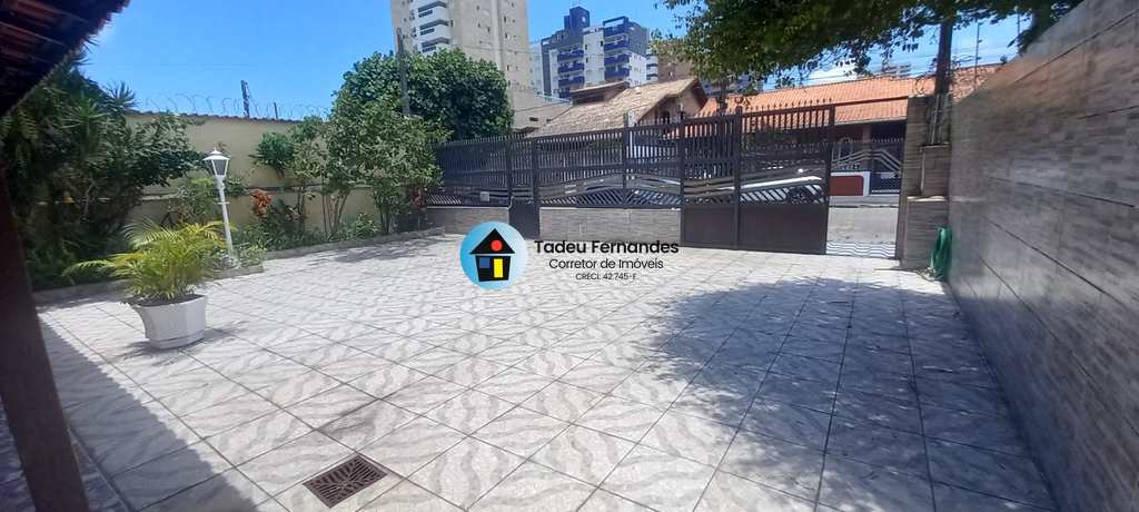 Casa em Mongaguá, no bairro Jardim Marina