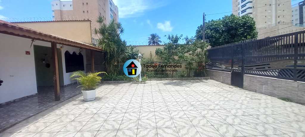 Casa em Mongaguá, no bairro Jardim Marina