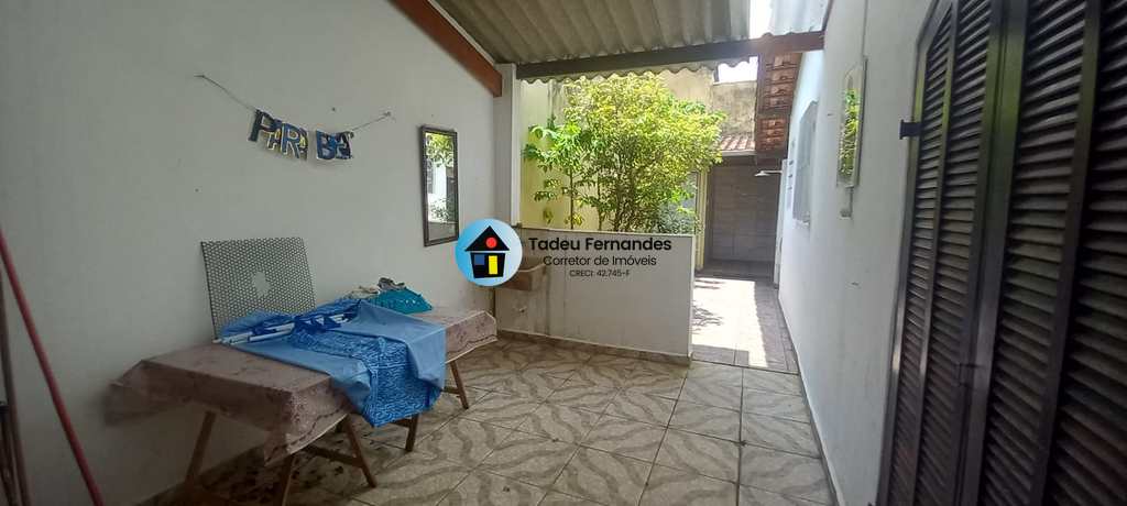 Casa em Mongaguá, no bairro Jardim Marina