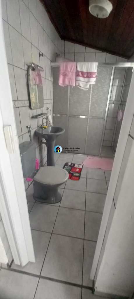 Casa em Mongaguá, no bairro Jardim Marina