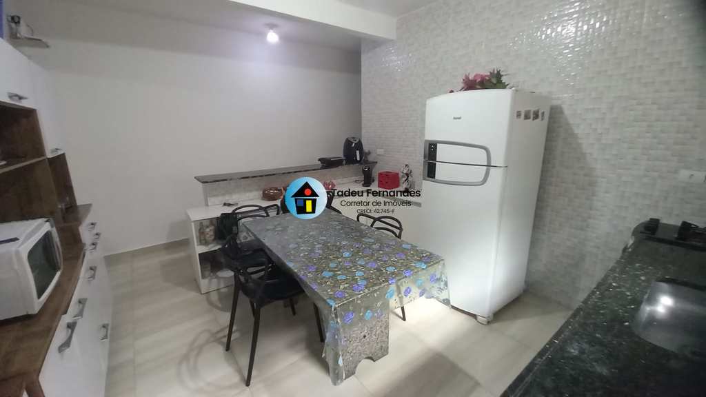 Casa em Mongaguá, no bairro Jardim Marina