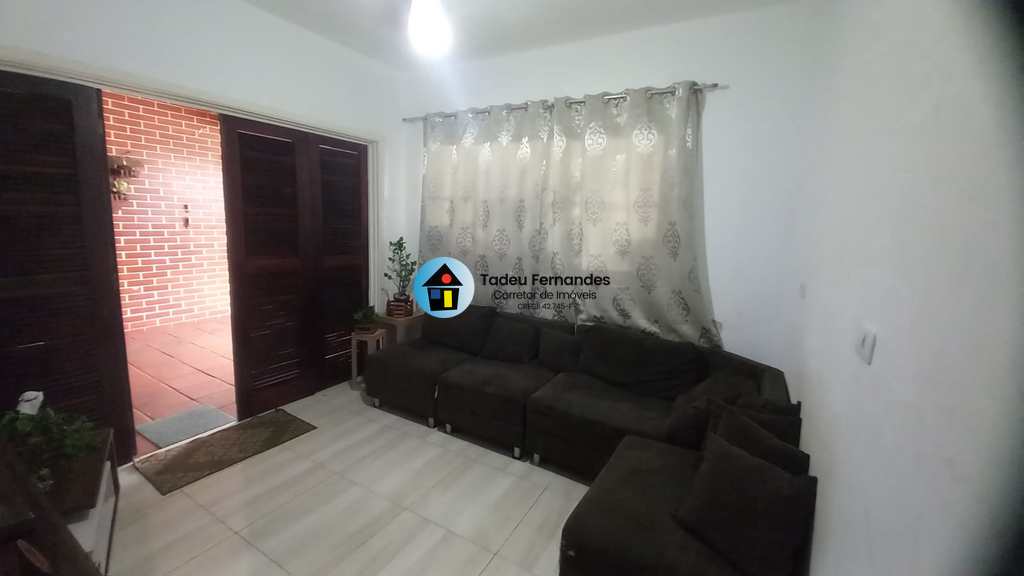 Casa em Mongaguá, no bairro Jardim Marina