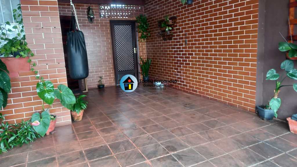 Casa em Mongaguá, no bairro Jardim Marina