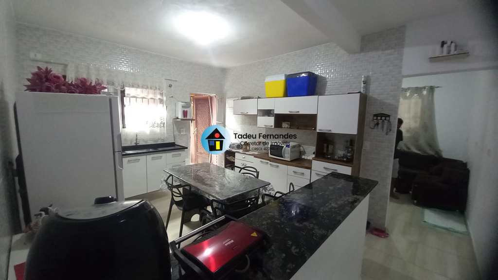 Casa em Mongaguá, no bairro Jardim Marina