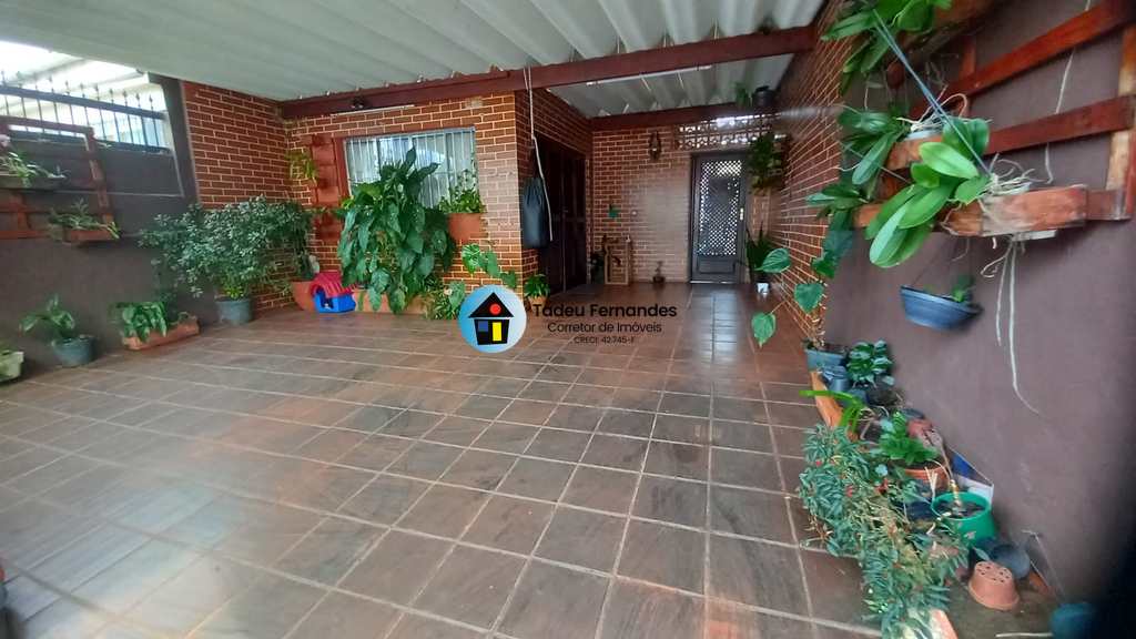Casa em Mongaguá, no bairro Jardim Marina