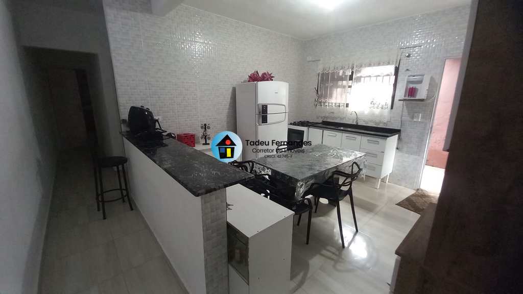 Casa em Mongaguá, no bairro Jardim Marina