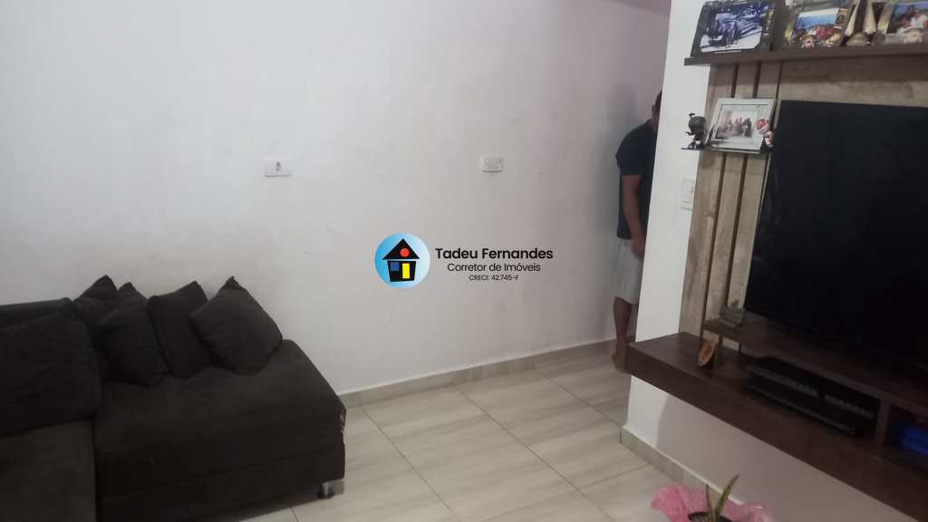 Casa em Mongaguá, no bairro Jardim Marina