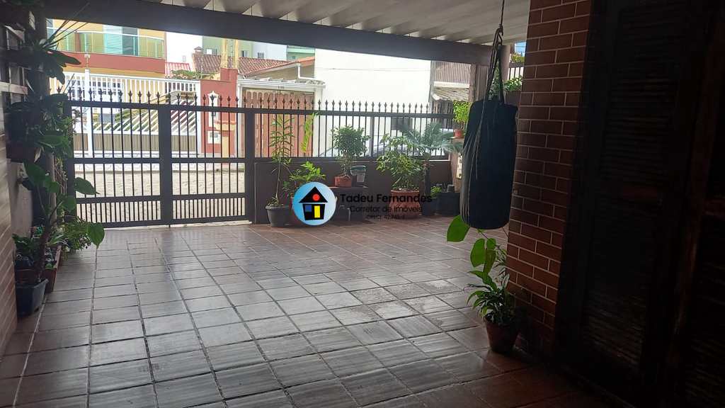 Casa em Mongaguá, no bairro Jardim Marina