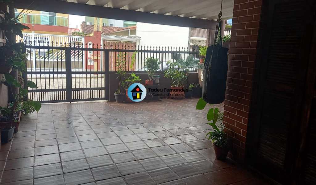 Casa em Mongaguá, bairro Jardim Marina
