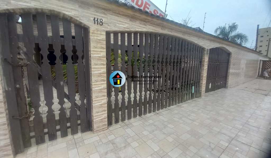 Casa em Mongaguá, bairro Itaóca