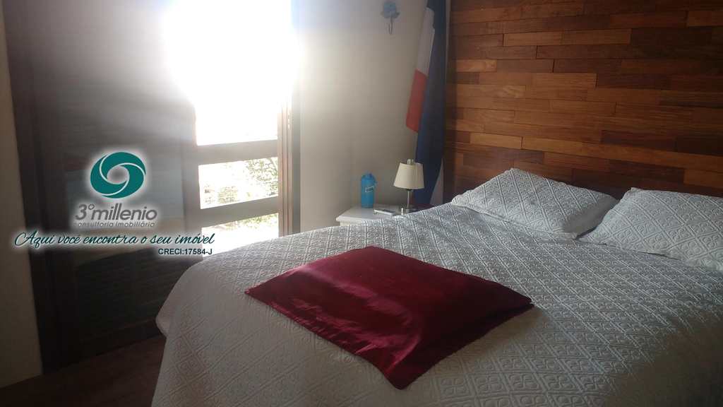 Casa em Cotia, no bairro Jardim Semiramis