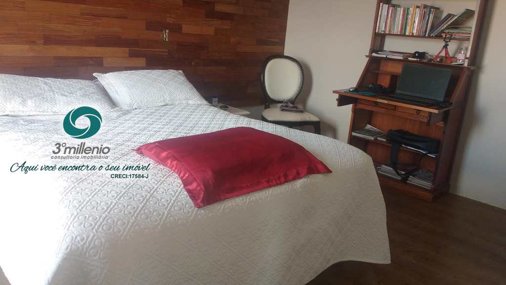 Casa em Cotia, no bairro Jardim Semiramis