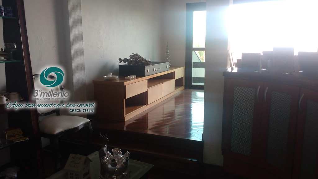 Casa em Cotia, no bairro Jardim Semiramis