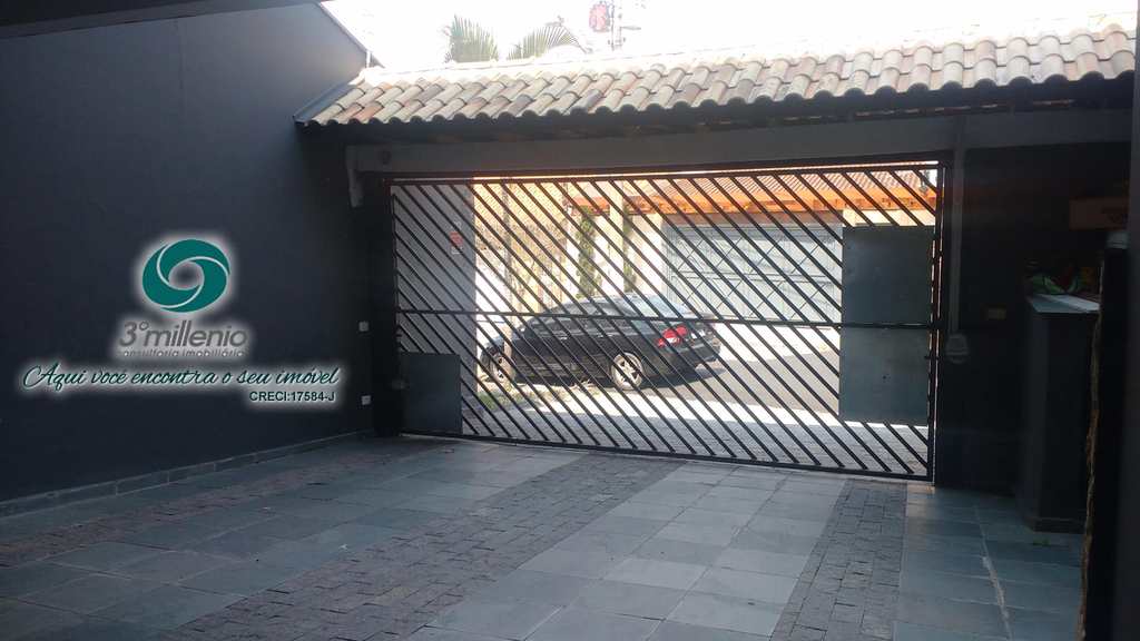 Casa em Cotia, no bairro Jardim Semiramis
