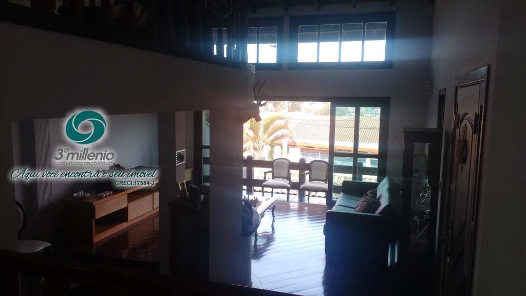Casa em Cotia, no bairro Jardim Semiramis
