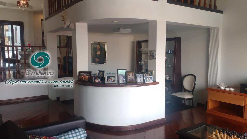Casa em Cotia, no bairro Jardim Semiramis