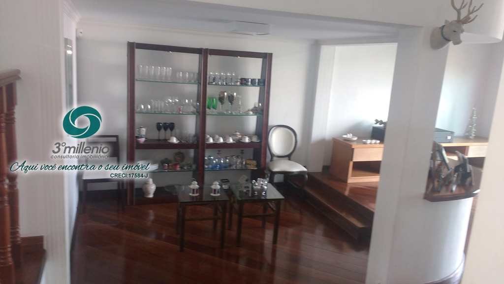 Casa em Cotia, no bairro Jardim Semiramis