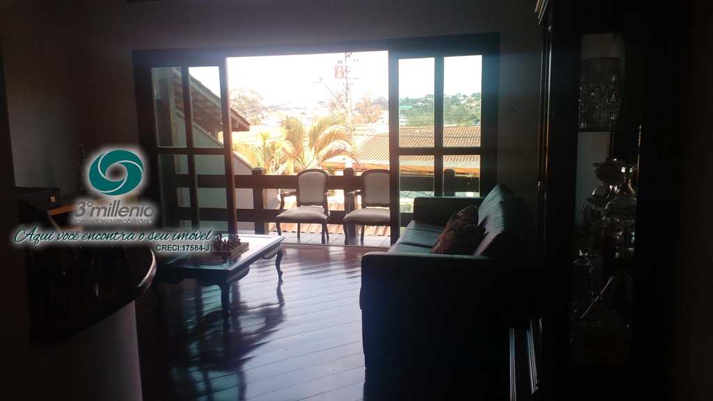 Casa em Cotia, no bairro Jardim Semiramis