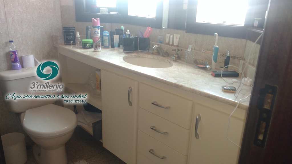 Casa em Cotia, no bairro Jardim Semiramis