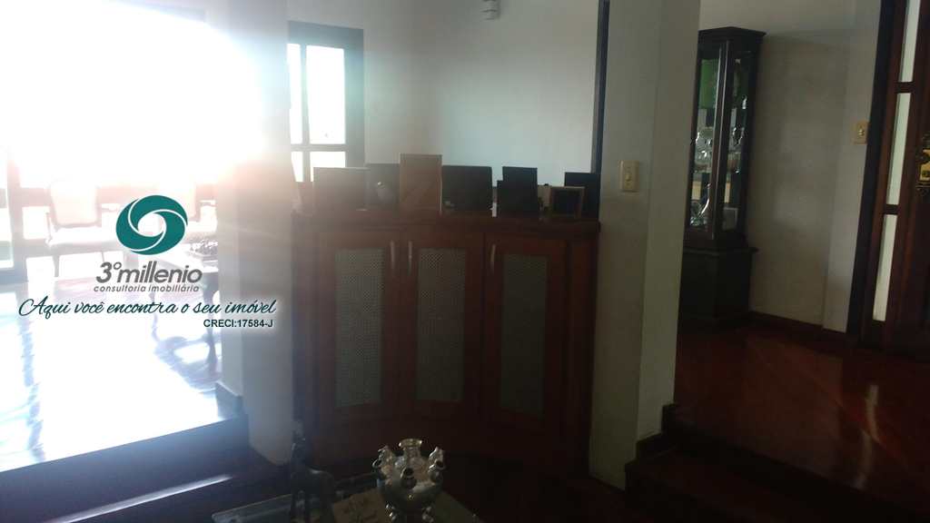 Casa em Cotia, no bairro Jardim Semiramis