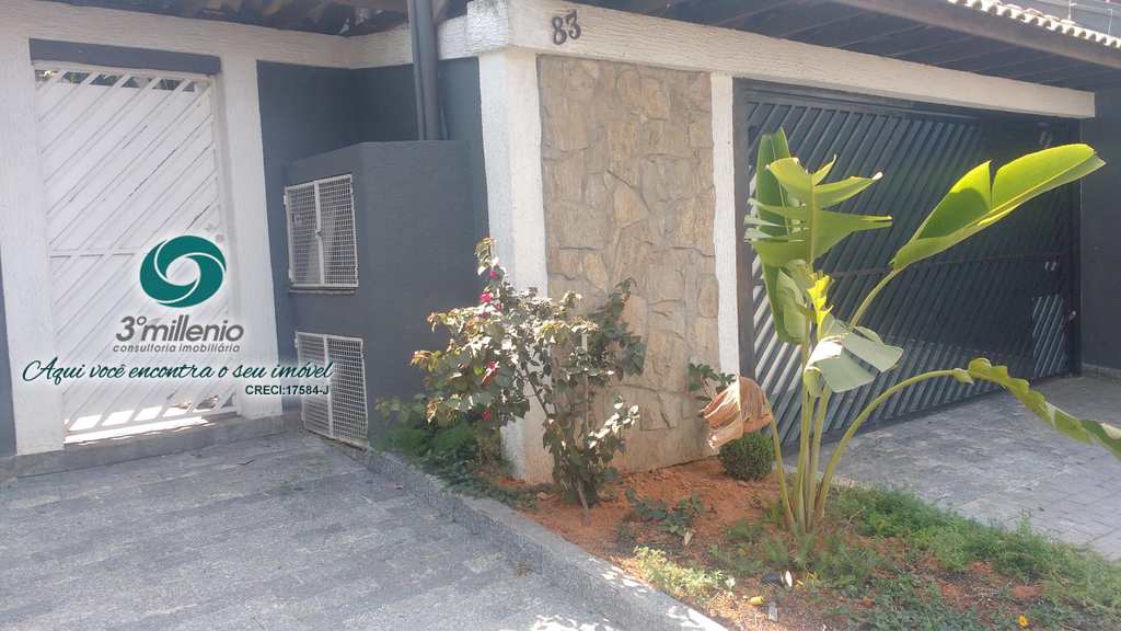 Casa em Cotia, no bairro Jardim Semiramis
