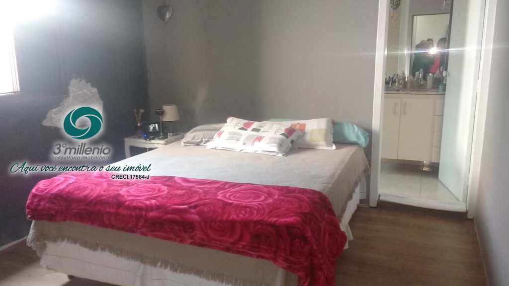 Casa em Cotia, no bairro Jardim Semiramis