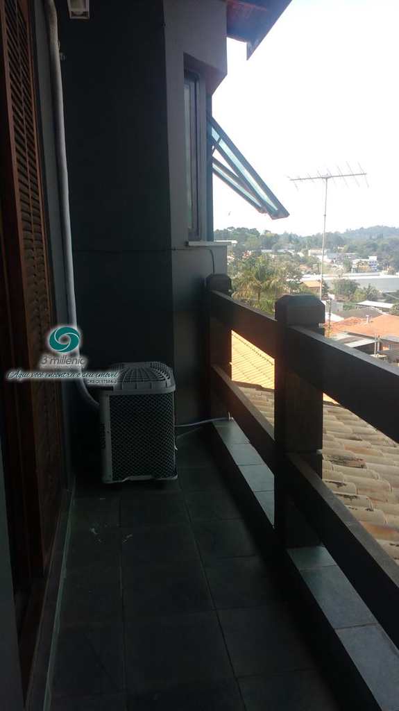 Casa em Cotia, no bairro Jardim Semiramis