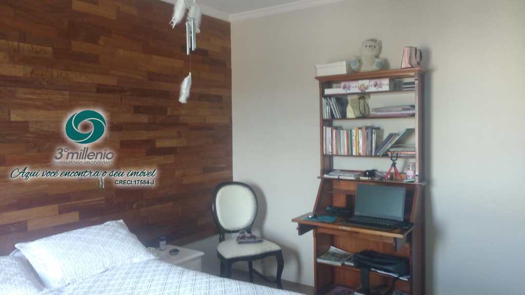 Casa em Cotia, no bairro Jardim Semiramis