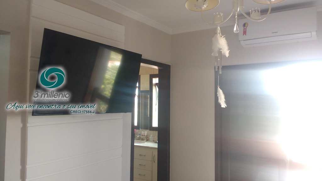 Casa em Cotia, no bairro Jardim Semiramis