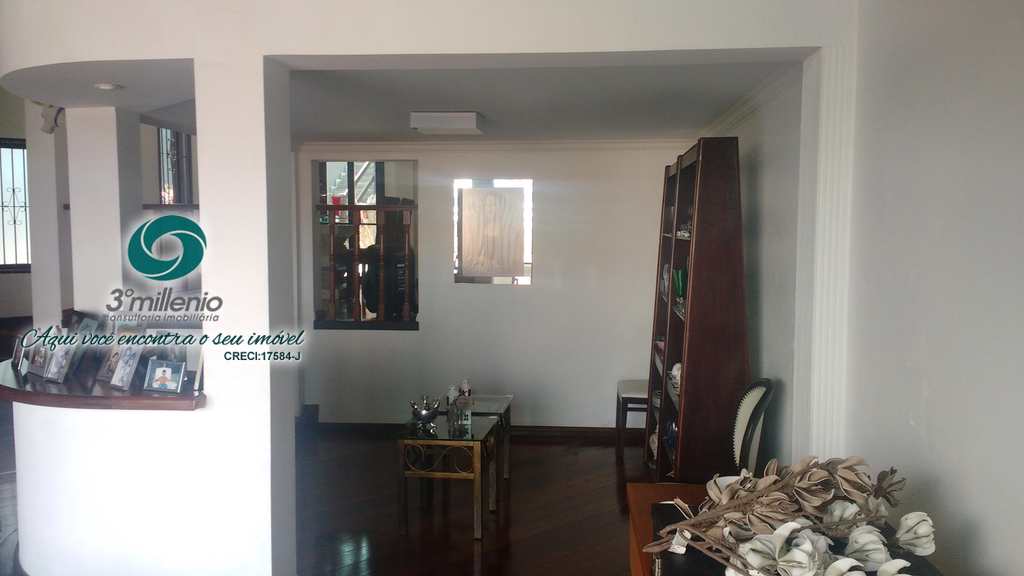 Casa em Cotia, no bairro Jardim Semiramis