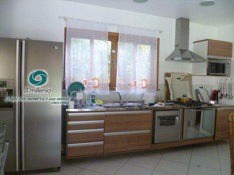 Casa em Cotia, no bairro Parque Frondoso