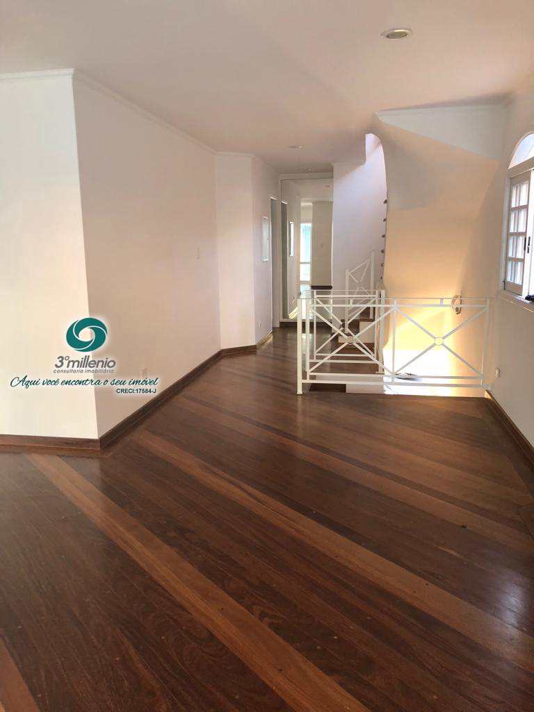 Casa em Cotia, no bairro Jardim Lambreta