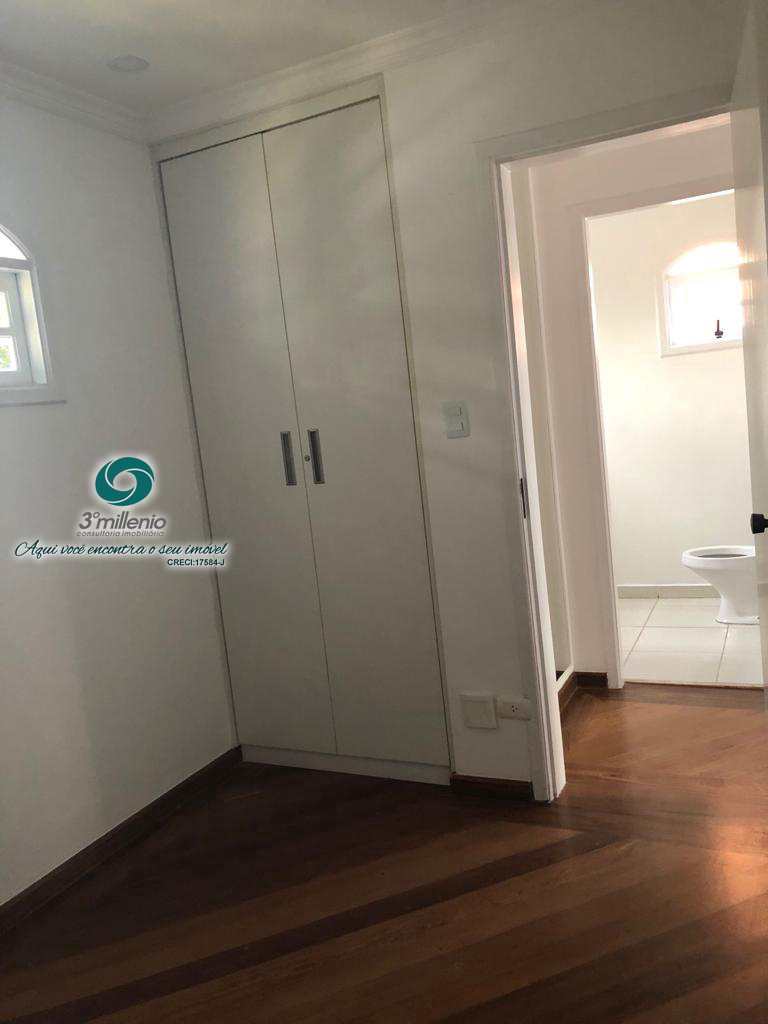 Casa em Cotia, no bairro Jardim Lambreta