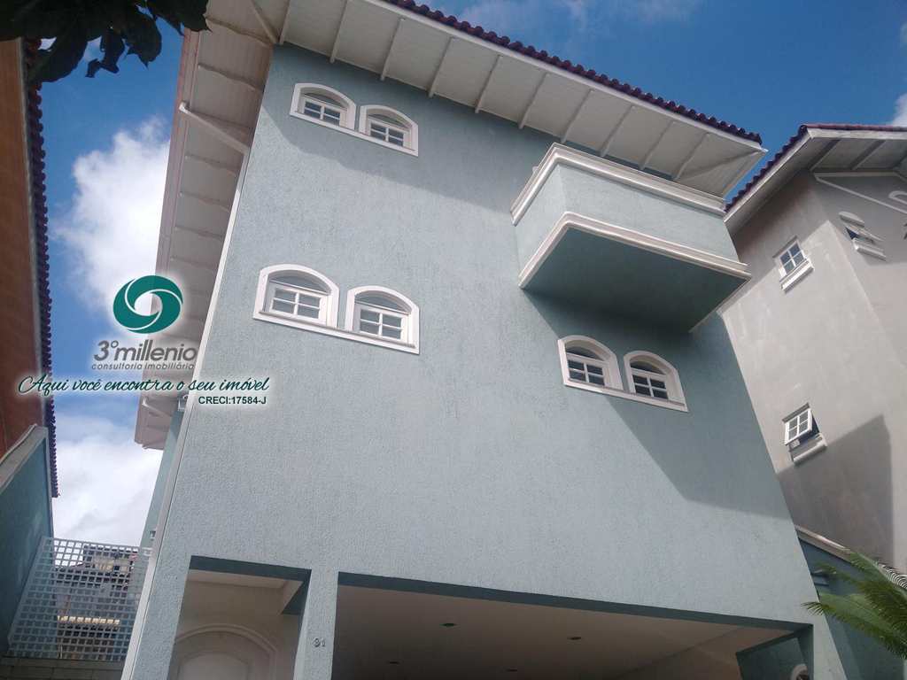 Casa em Cotia, no bairro Jardim Lambreta