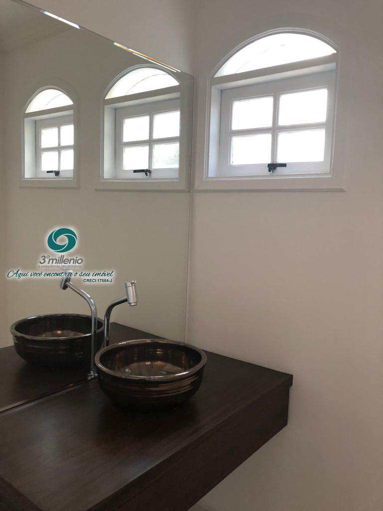 Casa em Cotia, no bairro Jardim Lambreta