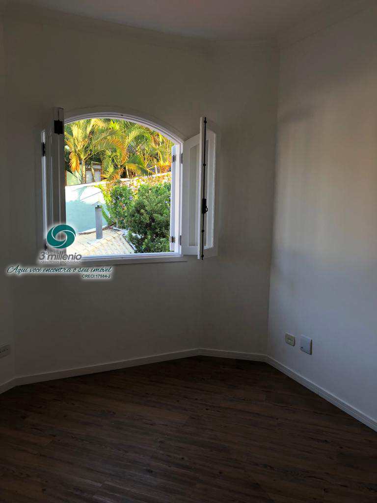 Casa em Cotia, no bairro Jardim Lambreta