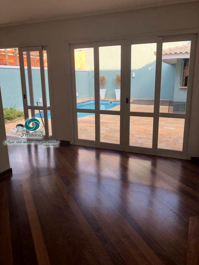 Casa em Cotia, no bairro Jardim Lambreta