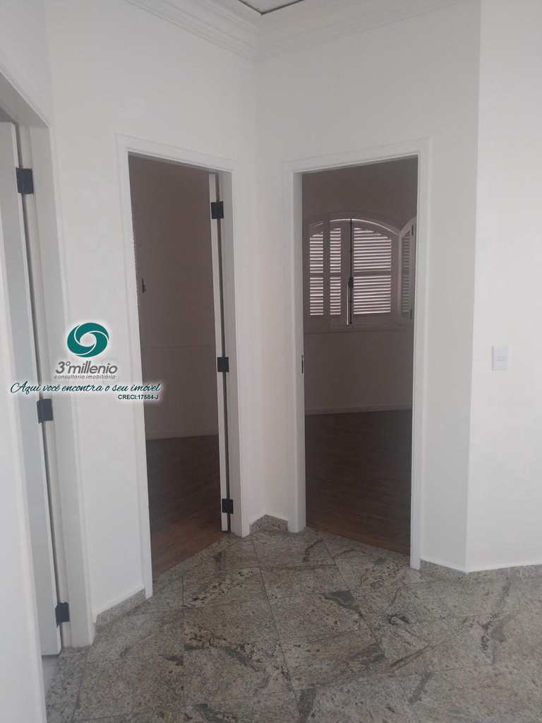 Casa em Cotia, no bairro Jardim Lambreta