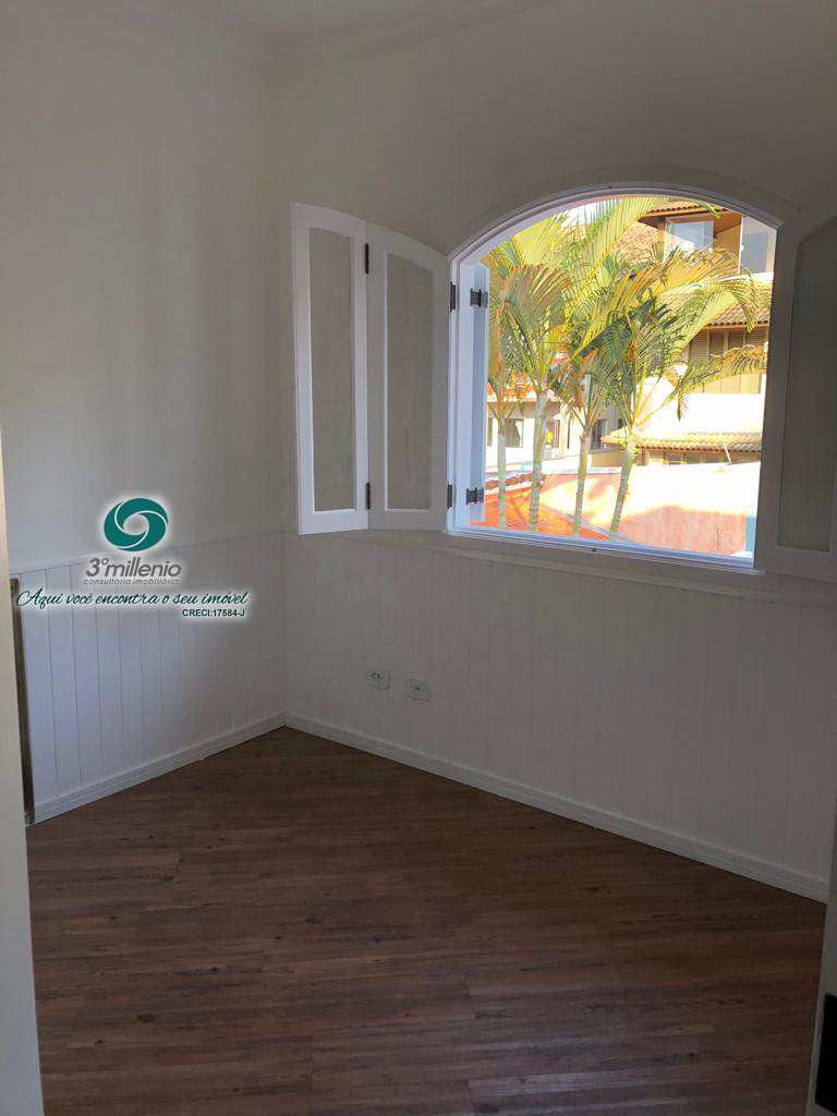 Casa em Cotia, no bairro Jardim Lambreta