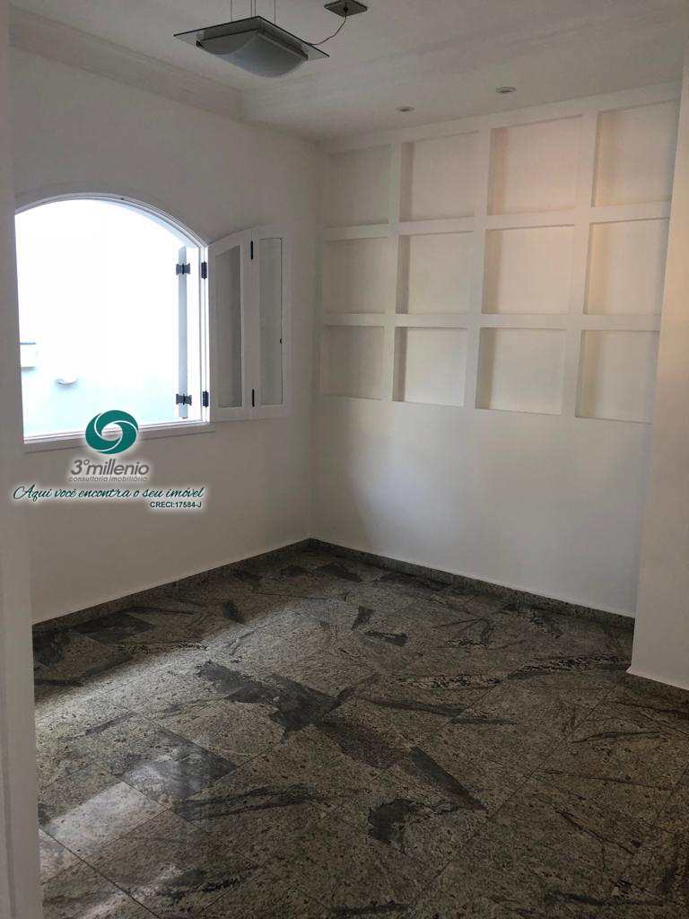 Casa em Cotia, no bairro Jardim Lambreta
