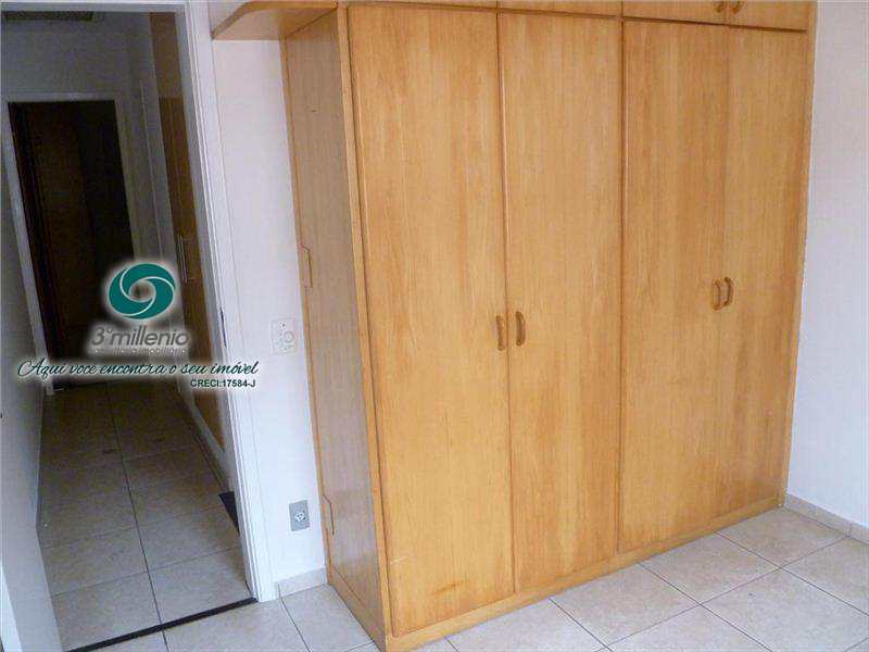 Casa em Cotia, no bairro Granja Viana