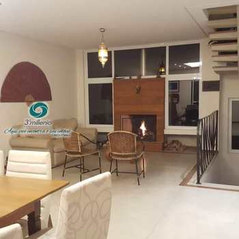 Casa em Carapicuíba, bairro Golf Gardens